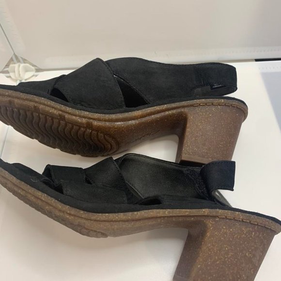 Collections by Clark’s soft cushion shoes - Picture 4 of 9